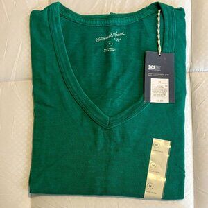 Jade green Universal Thread v-neck t-shirt size M NWT